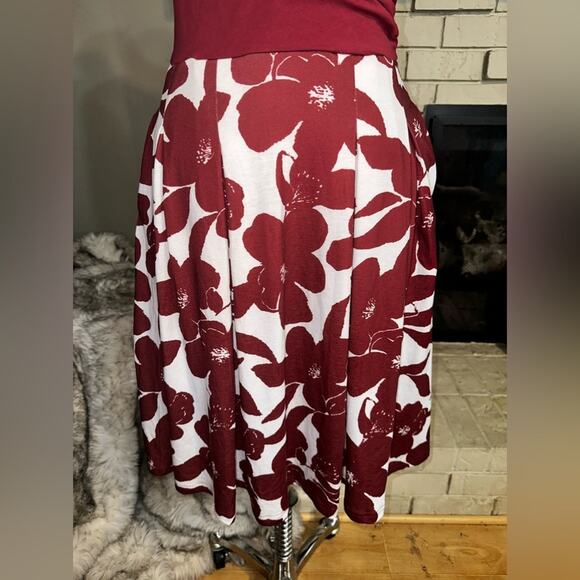 FURNEX Burgundy Bodice Dress White Floral Cotton Skirt Size Small NWT - Picture 10 of 11